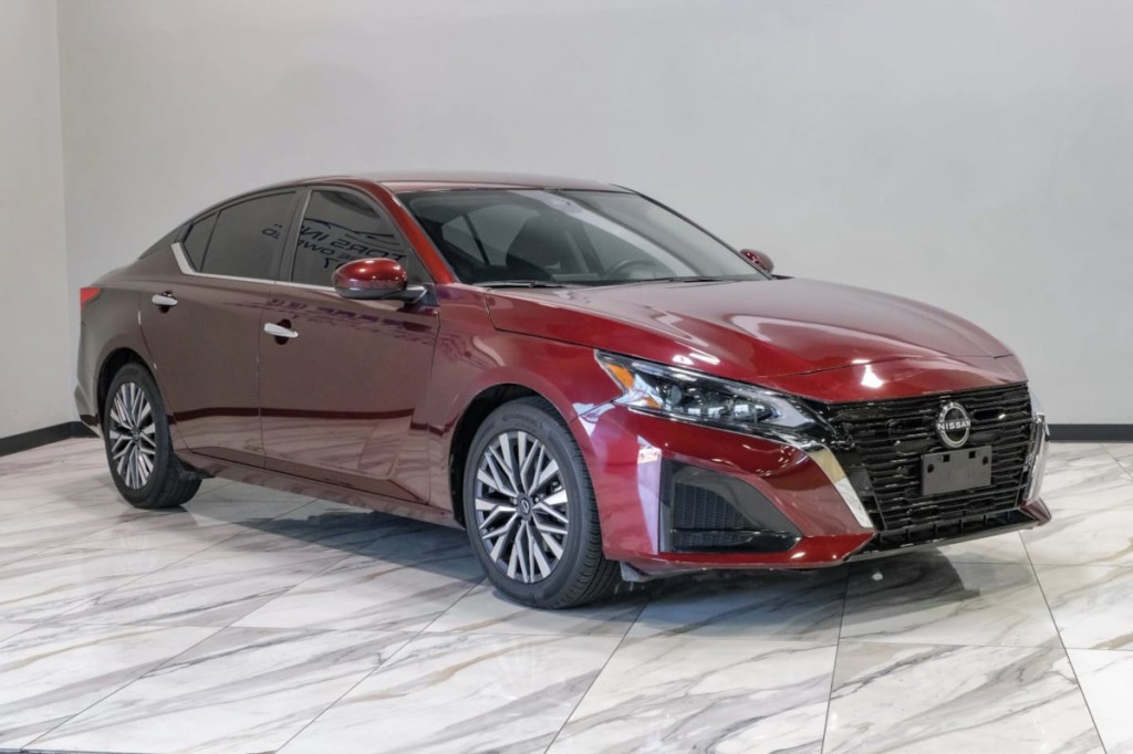 2023 Nissan Altima Image 10