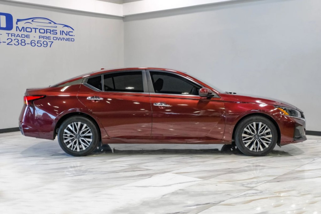 2023 Nissan Altima Image 11