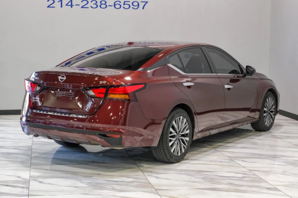 2023 Nissan Altima Image 12