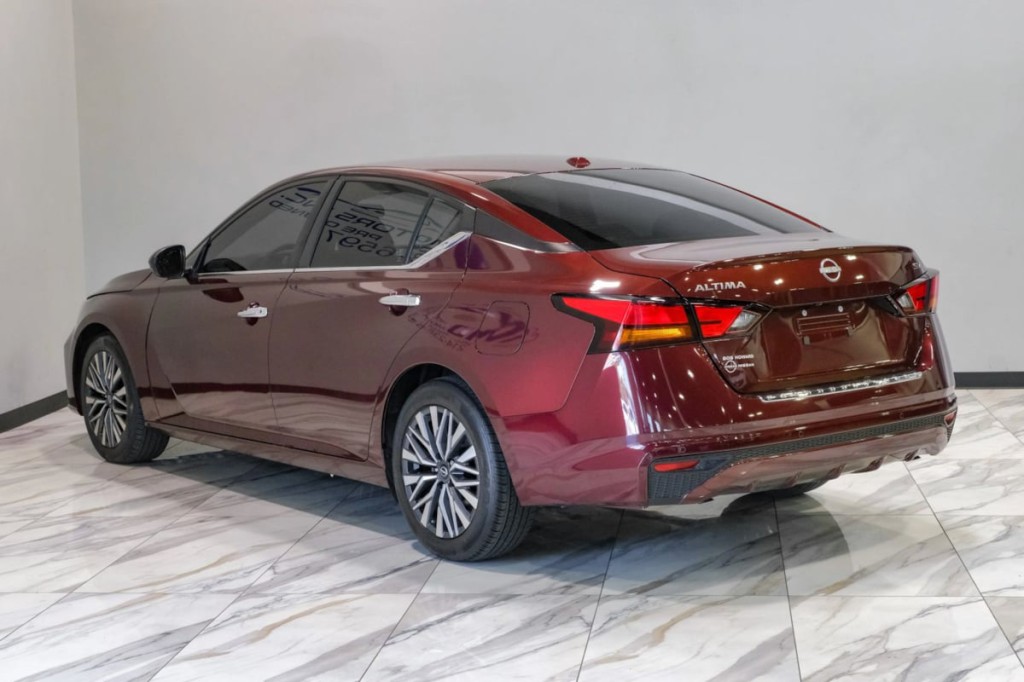 2023 Nissan Altima Image 16