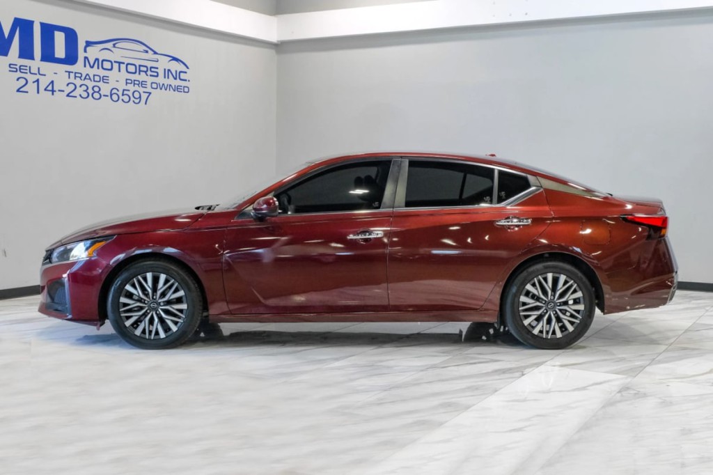2023 Nissan Altima Image 17