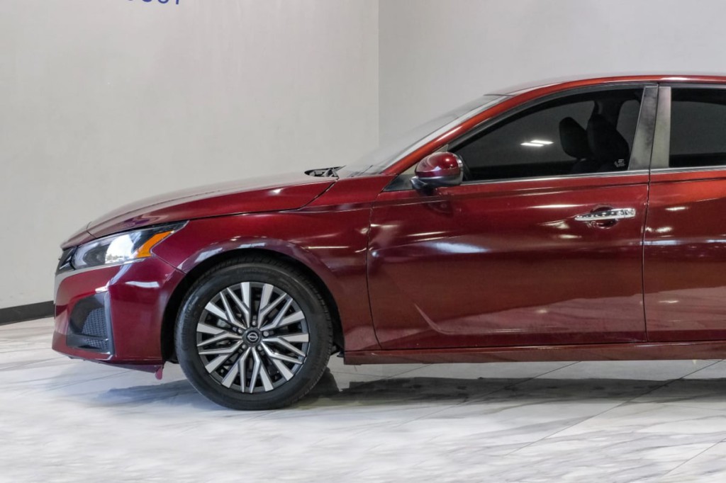 2023 Nissan Altima Image 18