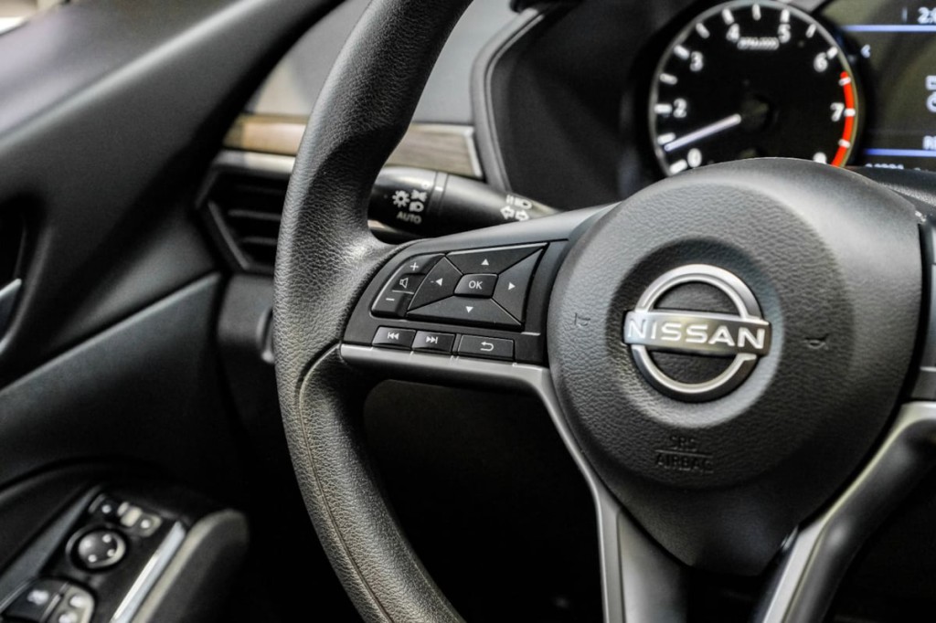 2023 Nissan Altima Image 25