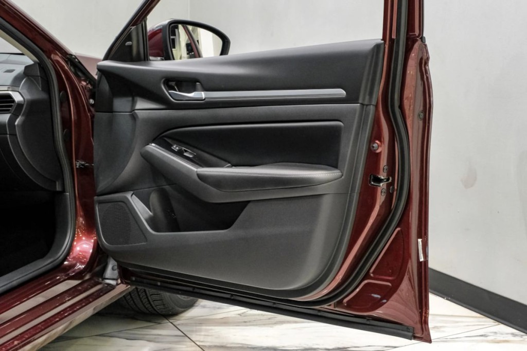 2023 Nissan Altima Image 50