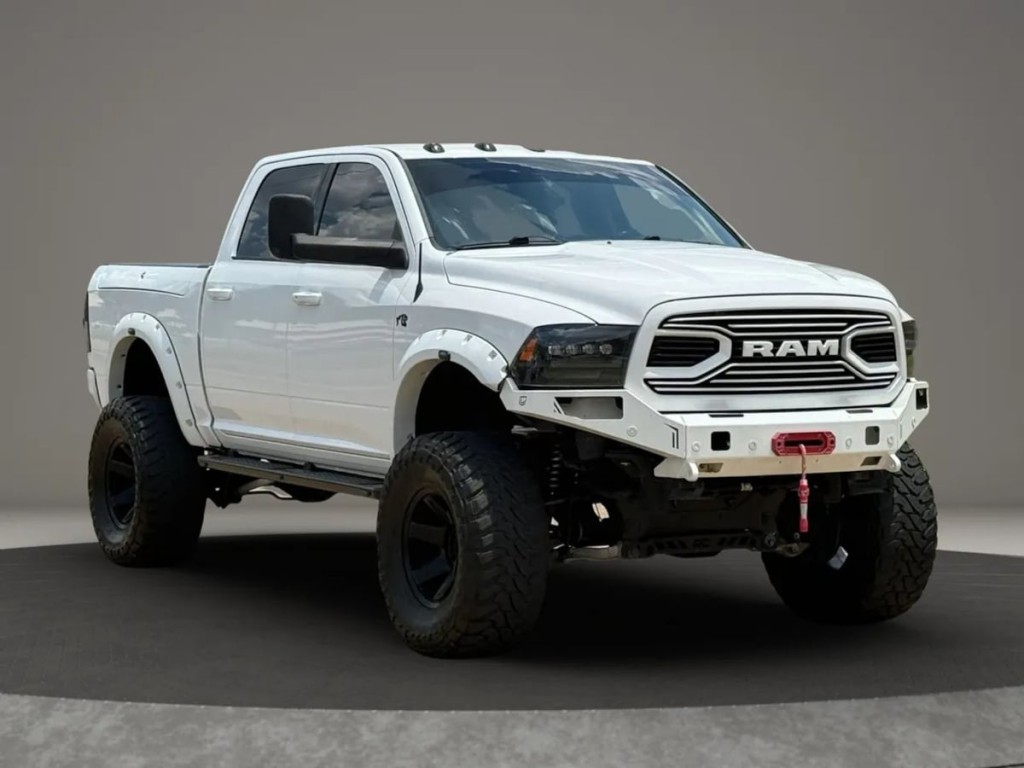 2018 RAM 1500 Image 3