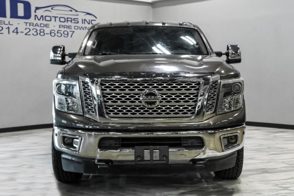 2016 Nissan Titan Image 7
