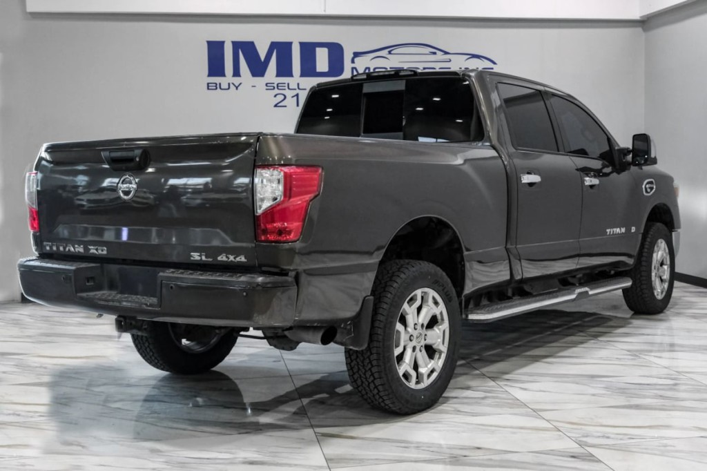 2016 Nissan Titan Image 9