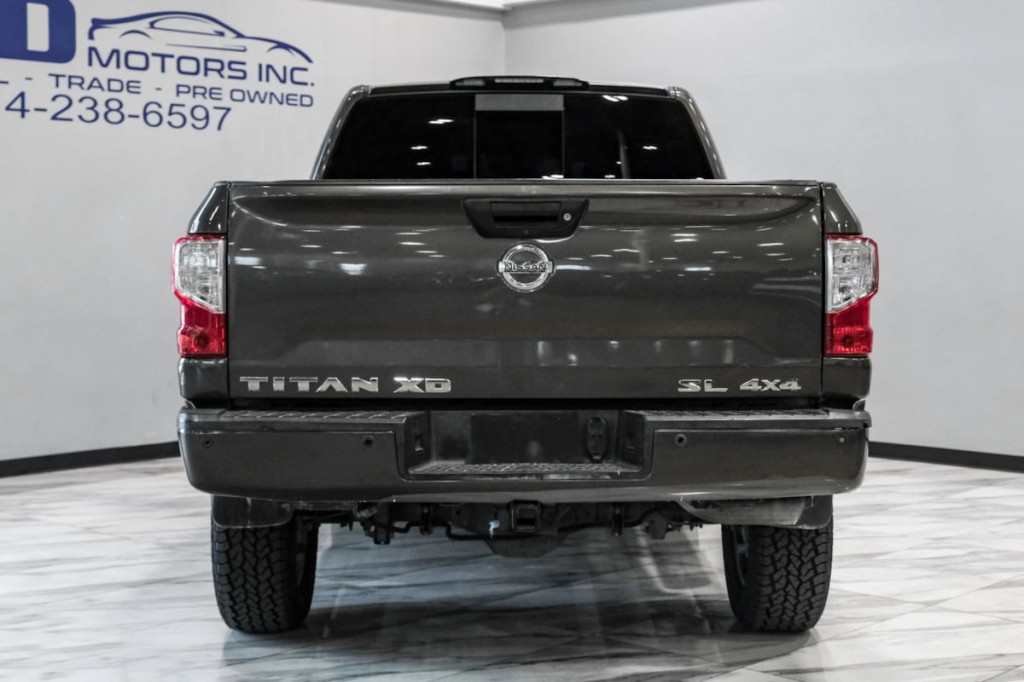 2016 Nissan Titan Image 10