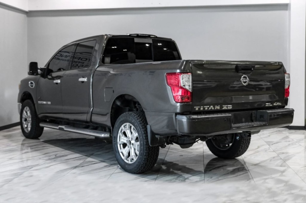 2016 Nissan Titan Image 11