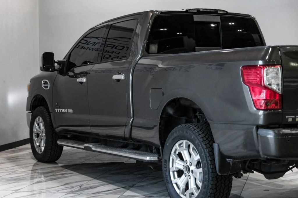 2016 Nissan Titan Image 12