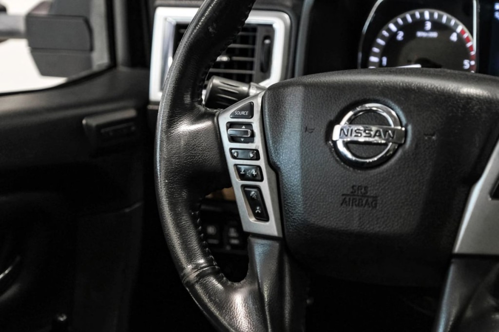 2016 Nissan Titan Image 18