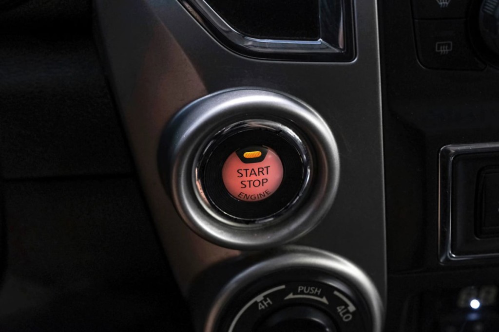 2016 Nissan Titan Image 22