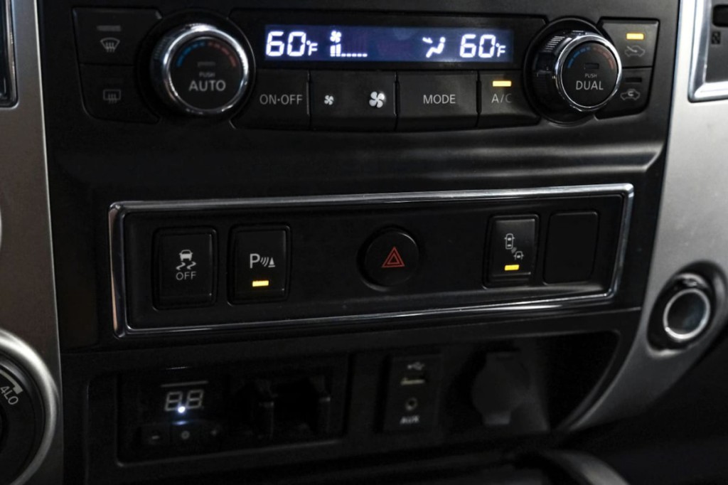 2016 Nissan Titan Image 25