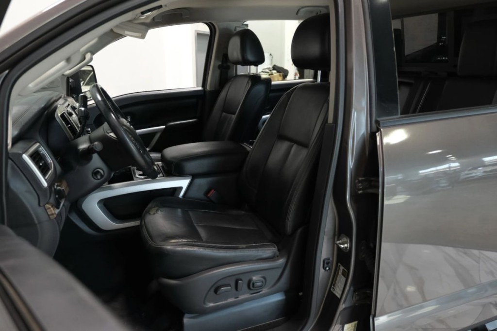 2016 Nissan Titan Image 29