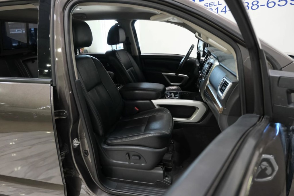 2016 Nissan Titan Image 31