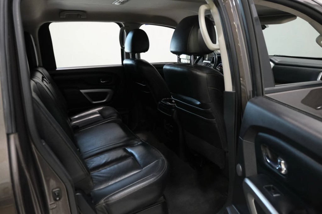 2016 Nissan Titan Image 33