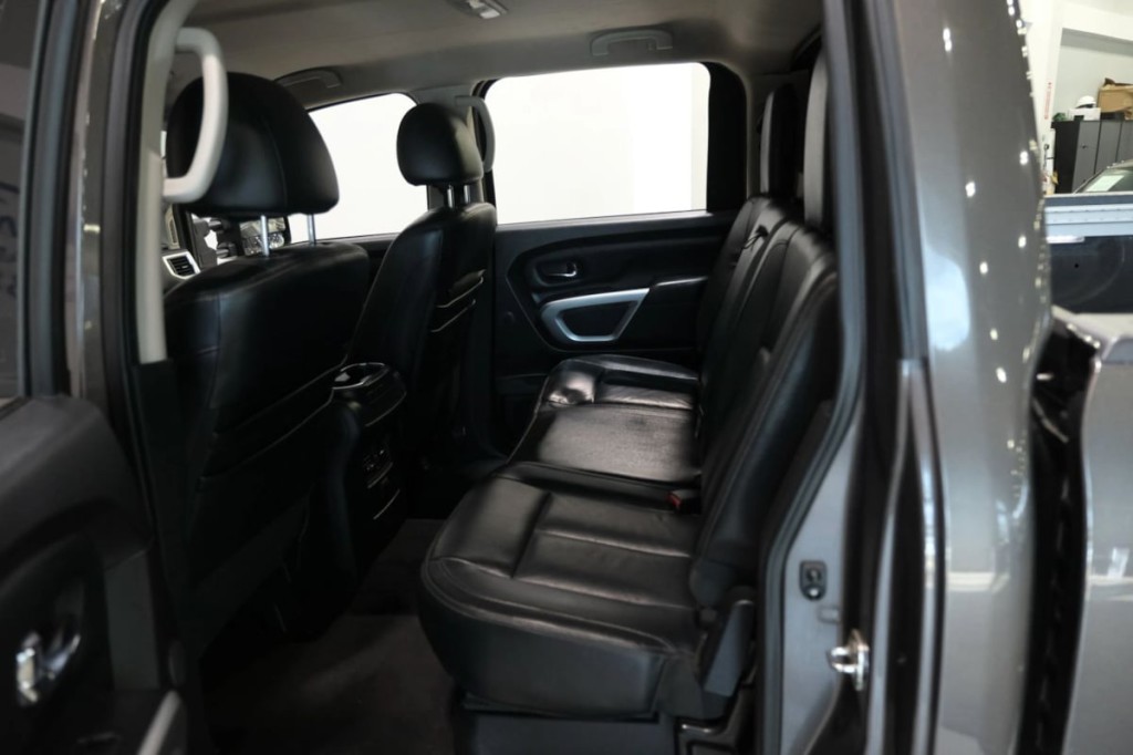 2016 Nissan Titan Image 34
