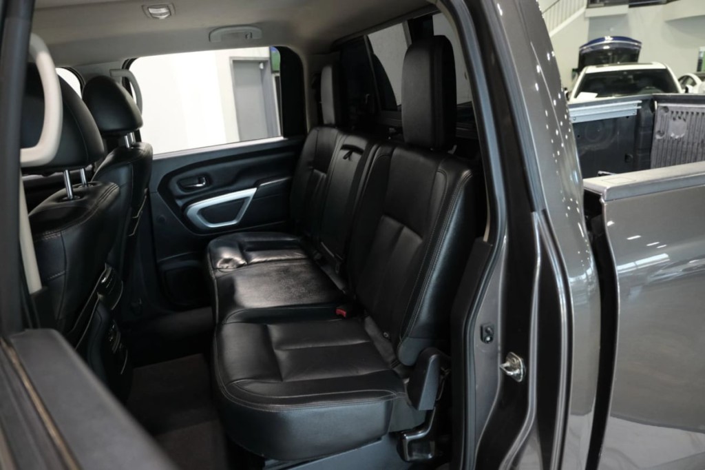 2016 Nissan Titan Image 35