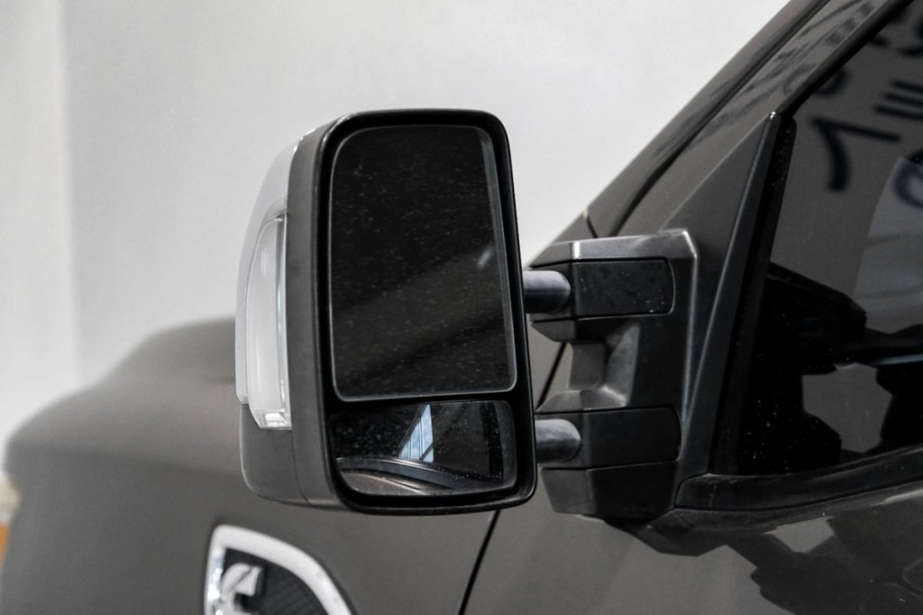 2016 Nissan Titan Image 37