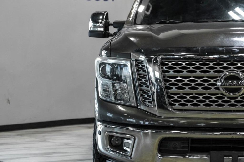 2016 Nissan Titan Image 43