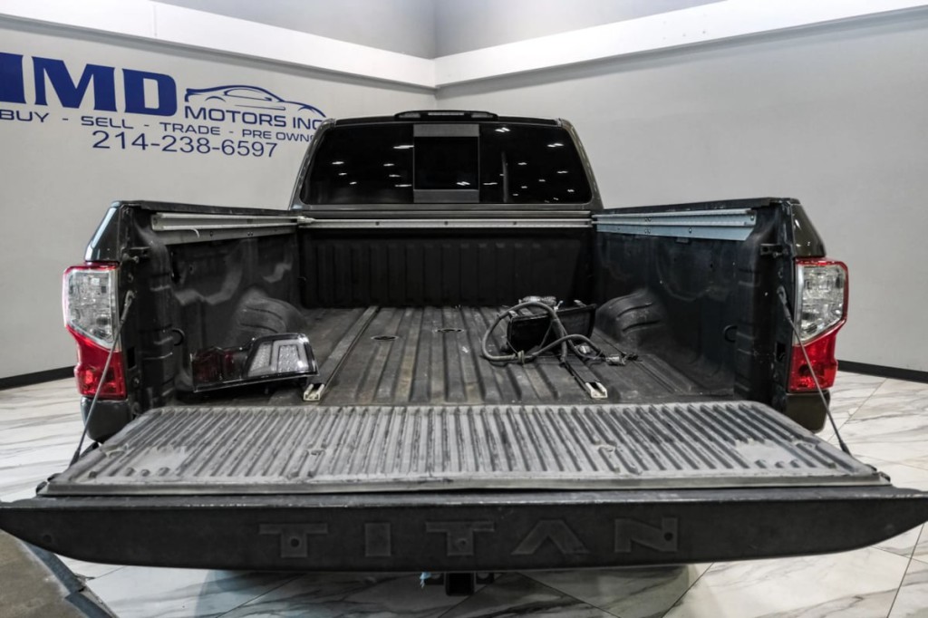 2016 Nissan Titan Image 48