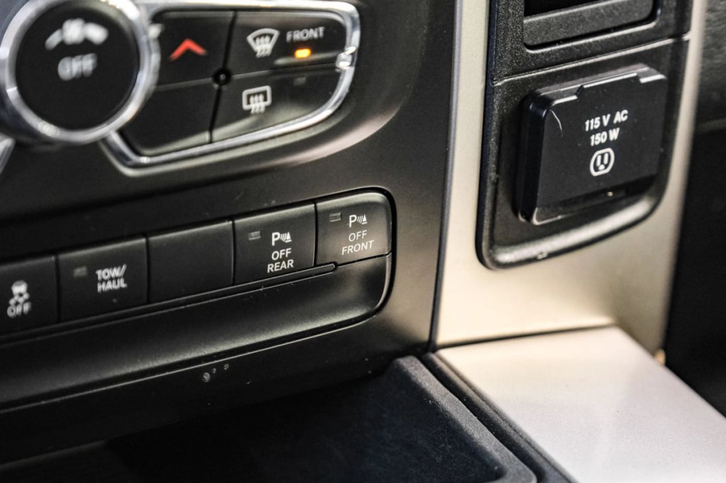 2015 RAM 1500 Image 32