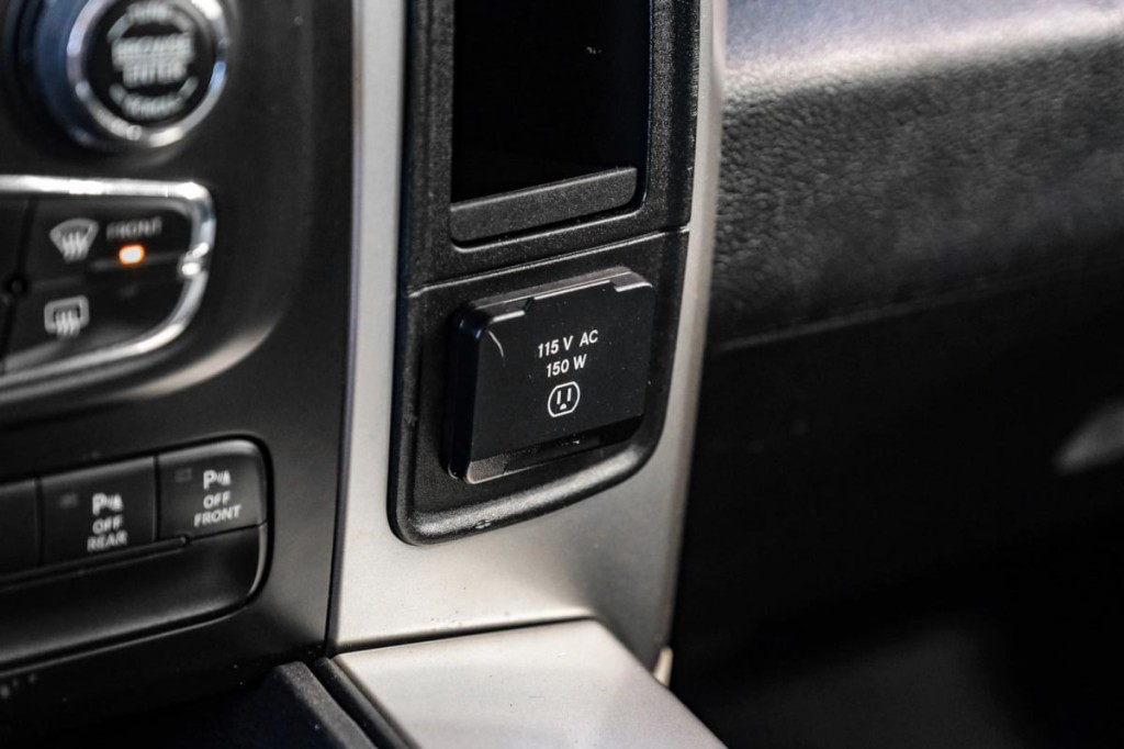 2015 RAM 1500 Image 36