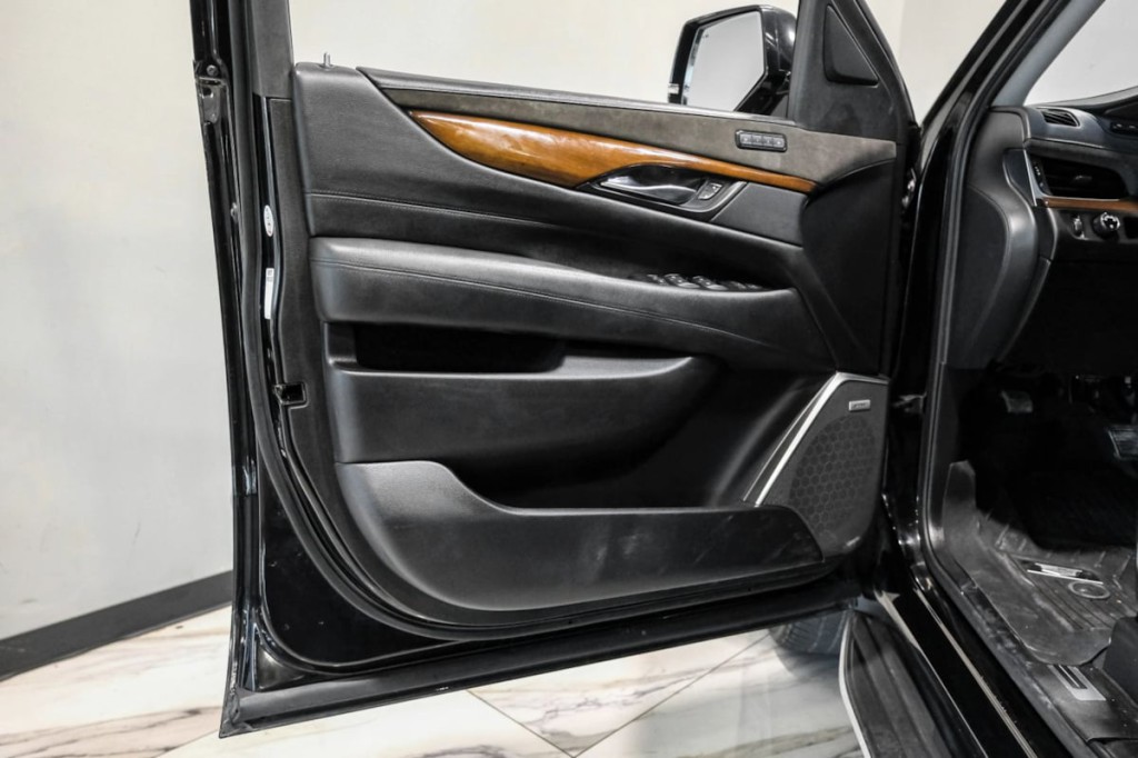 2020 Cadillac Escalade Image 38
