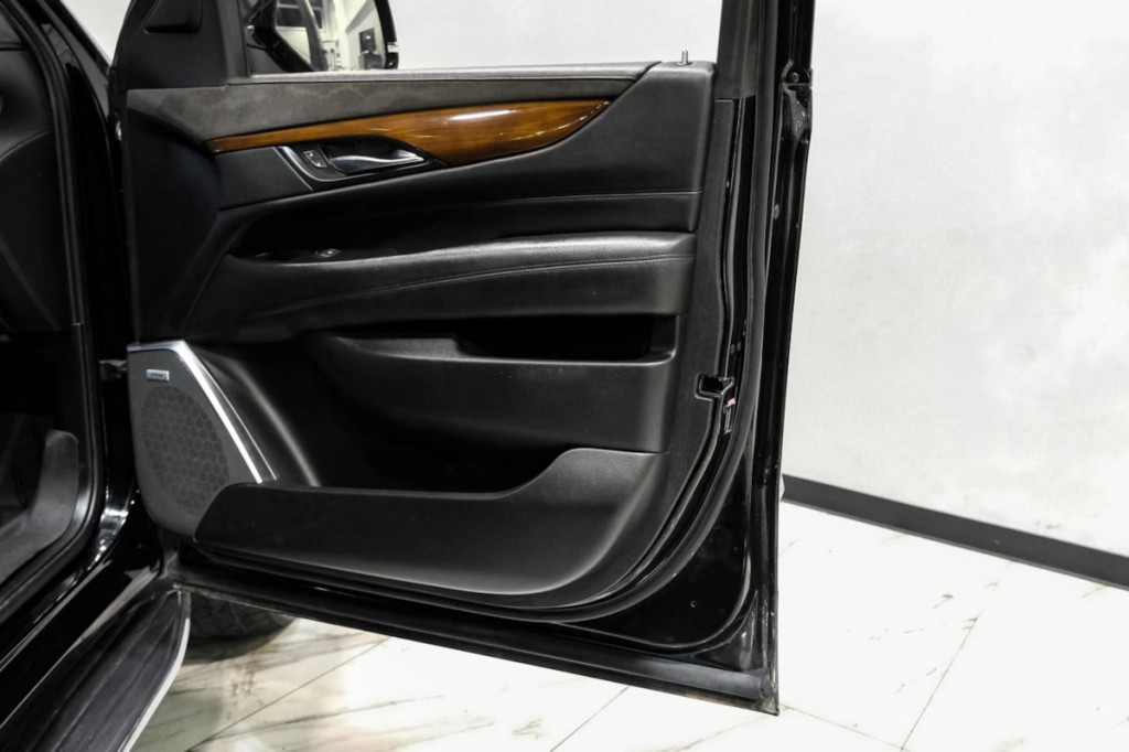 2020 Cadillac Escalade Image 40