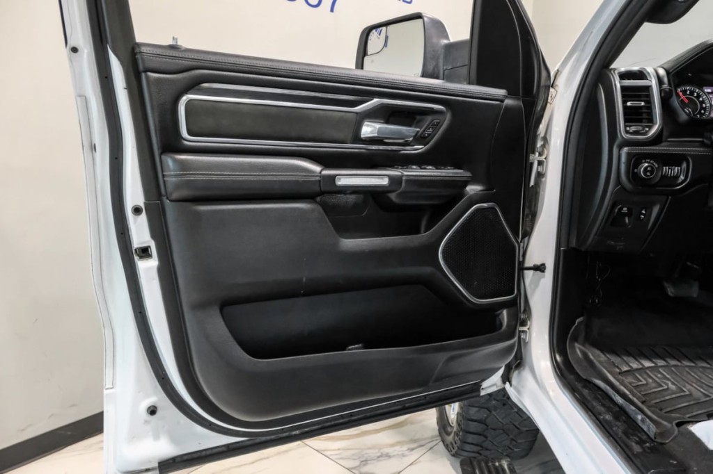 2023 RAM 1500 Image 38