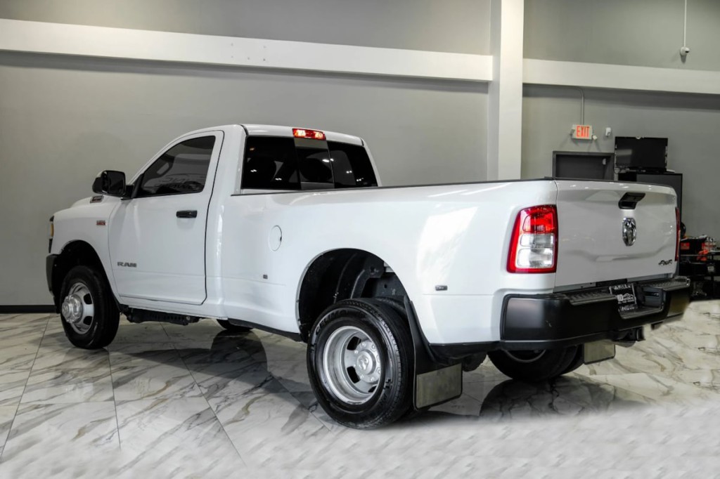 2022 RAM 3500 Image 12