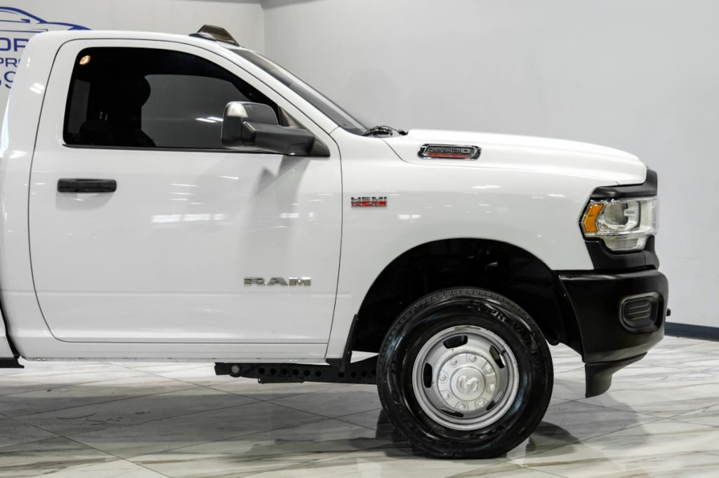 2022 RAM 3500 Image 15