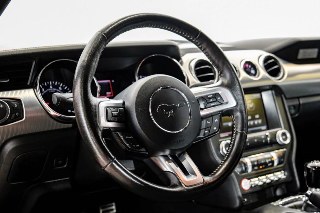 2015 Ford Mustang Image 20
