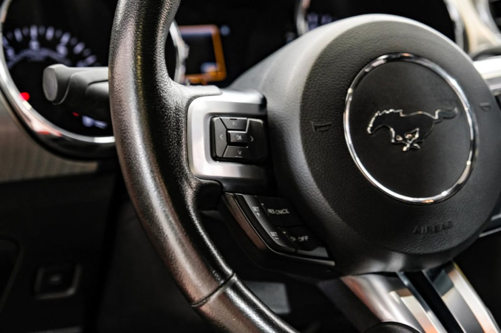 2015 Ford Mustang Image 21