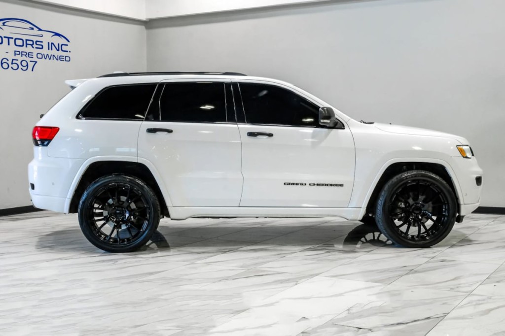 2017 Jeep Grand Cherokee Image 11