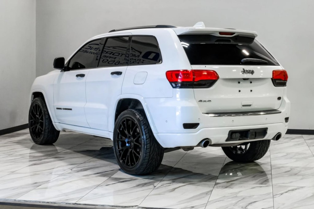 2017 Jeep Grand Cherokee Image 16