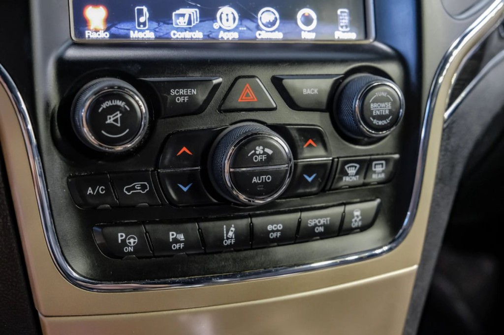 2017 Jeep Grand Cherokee Image 35