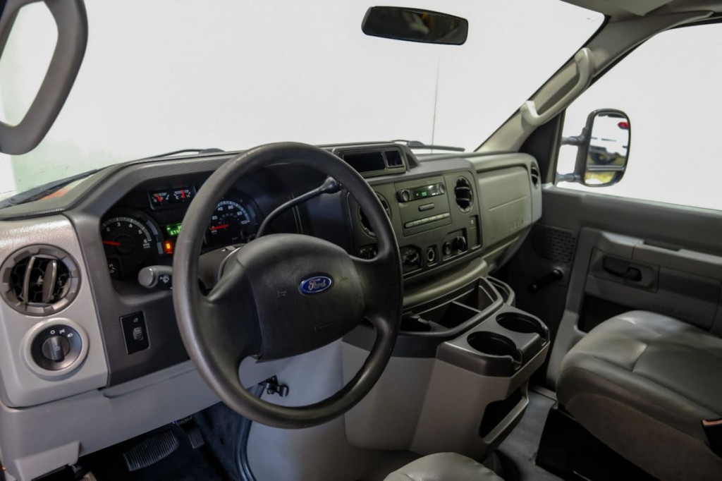 2012 Ford Econoline Image 4