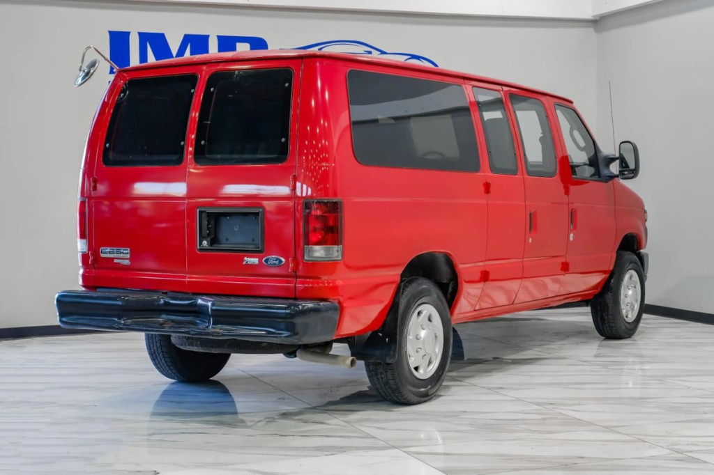 2012 Ford Econoline Image 11