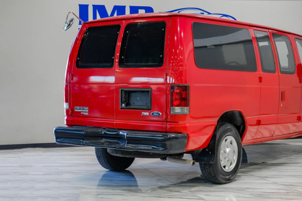 2012 Ford Econoline Image 12