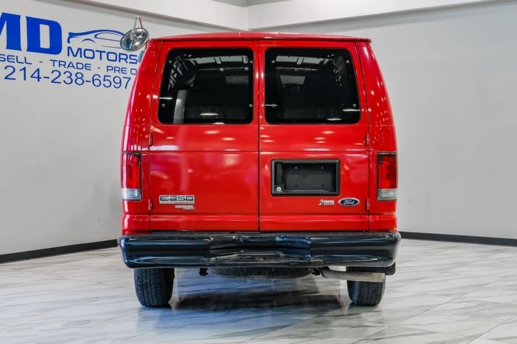 2012 Ford Econoline Image 14