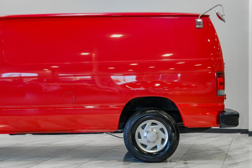 2012 Ford Econoline Image 18