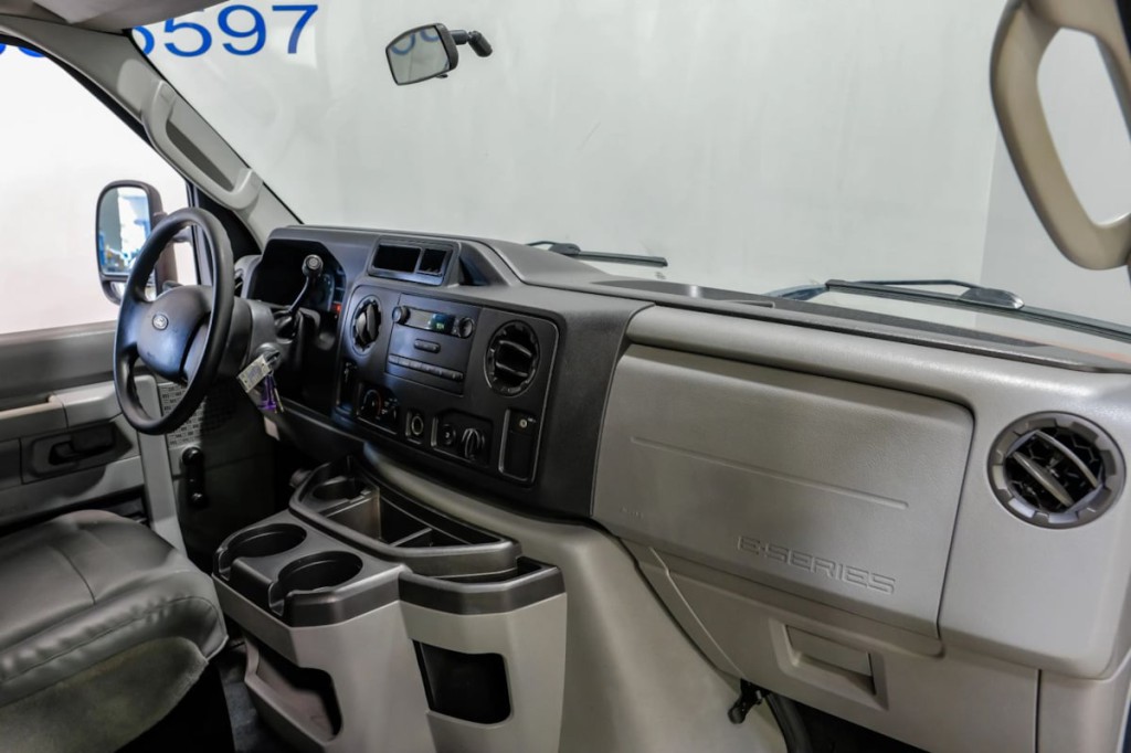 2012 Ford Econoline Image 19