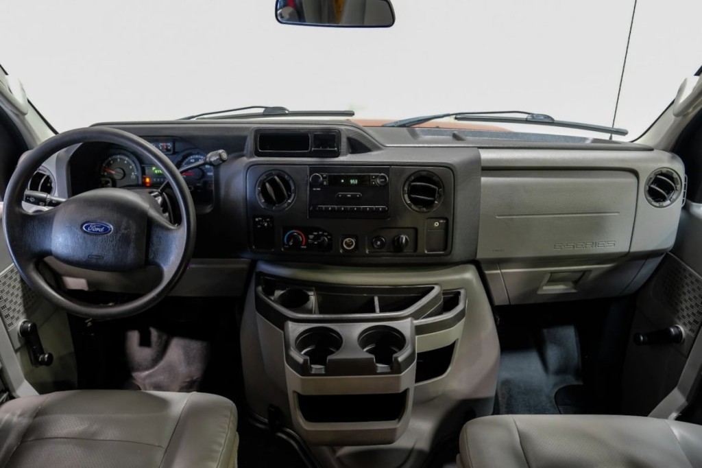 2012 Ford Econoline Image 21