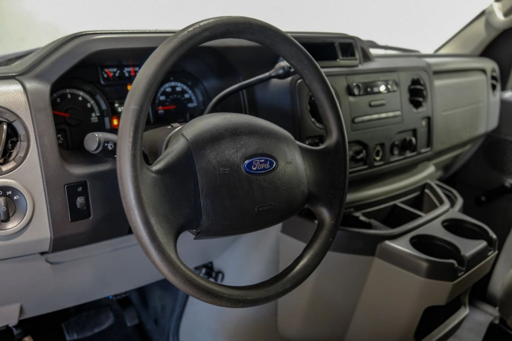 2012 Ford Econoline Image 22