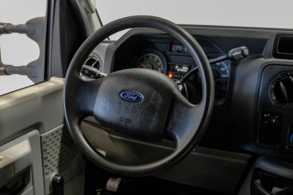2012 Ford Econoline Image 23