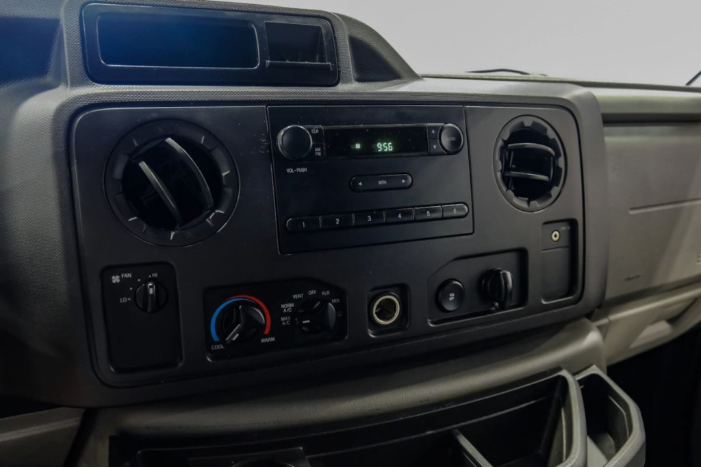 2012 Ford Econoline Image 26