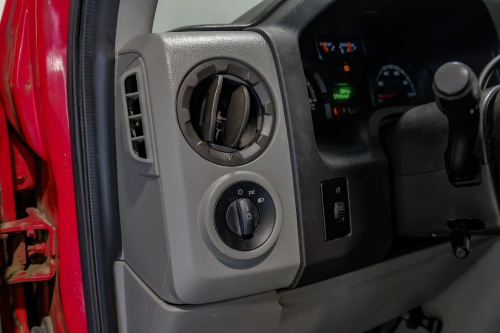 2012 Ford Econoline Image 29