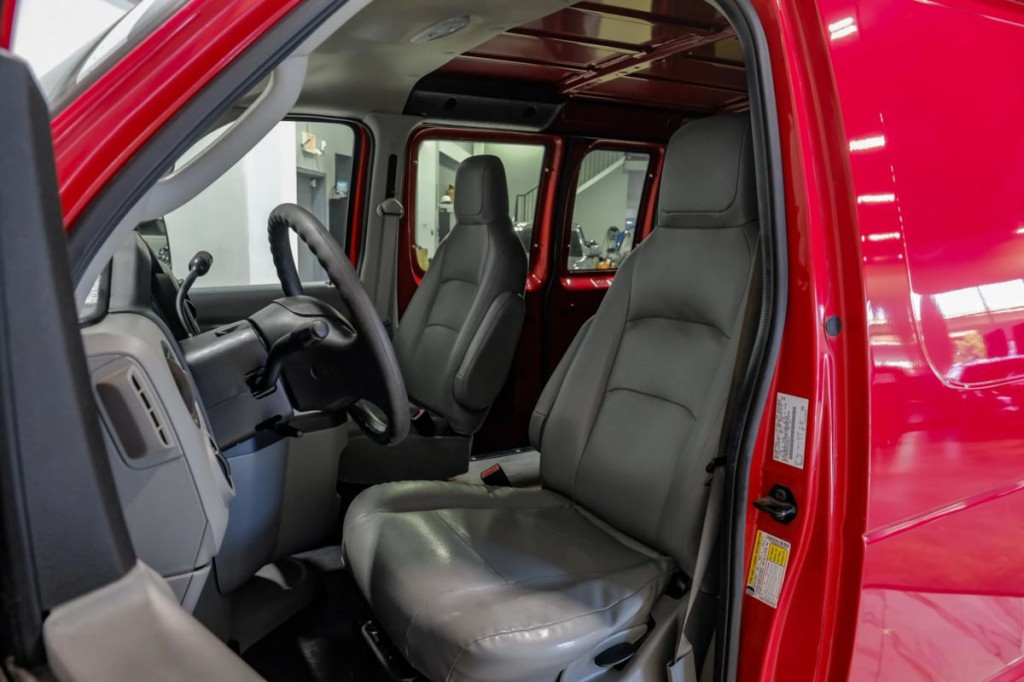 2012 Ford Econoline Image 33