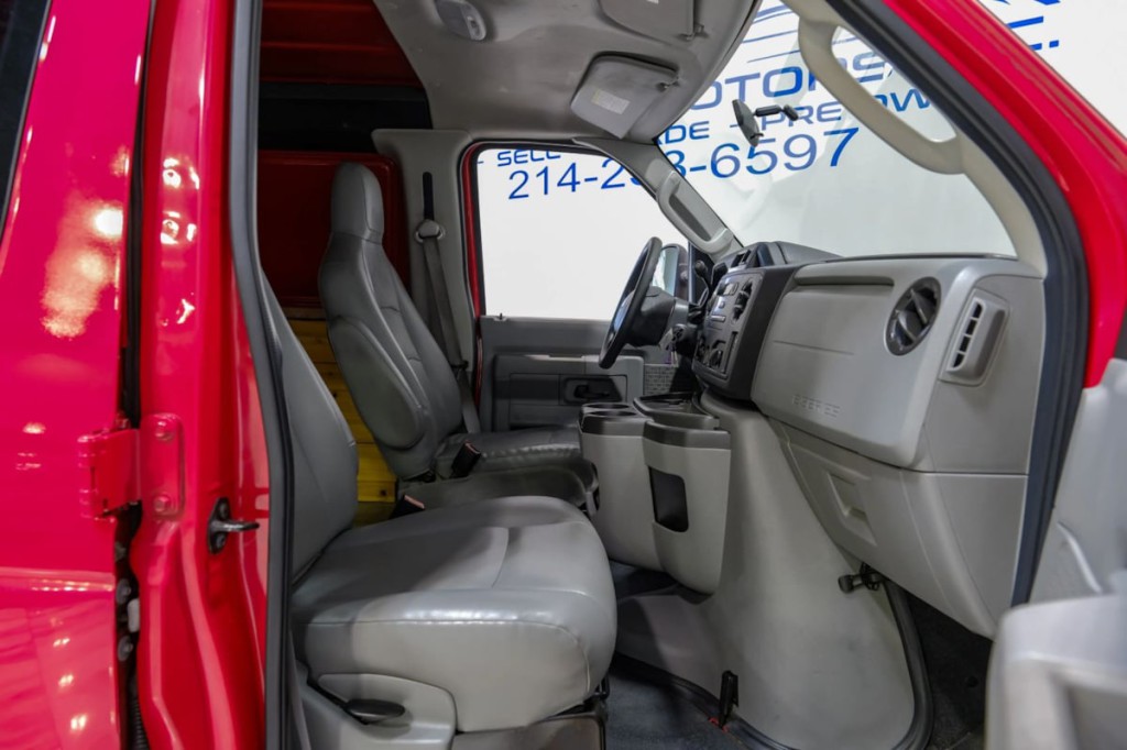 2012 Ford Econoline Image 34